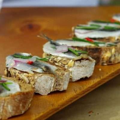 Canapé with herring