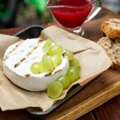 Camembert cheese grilled with sauce of cranberries
